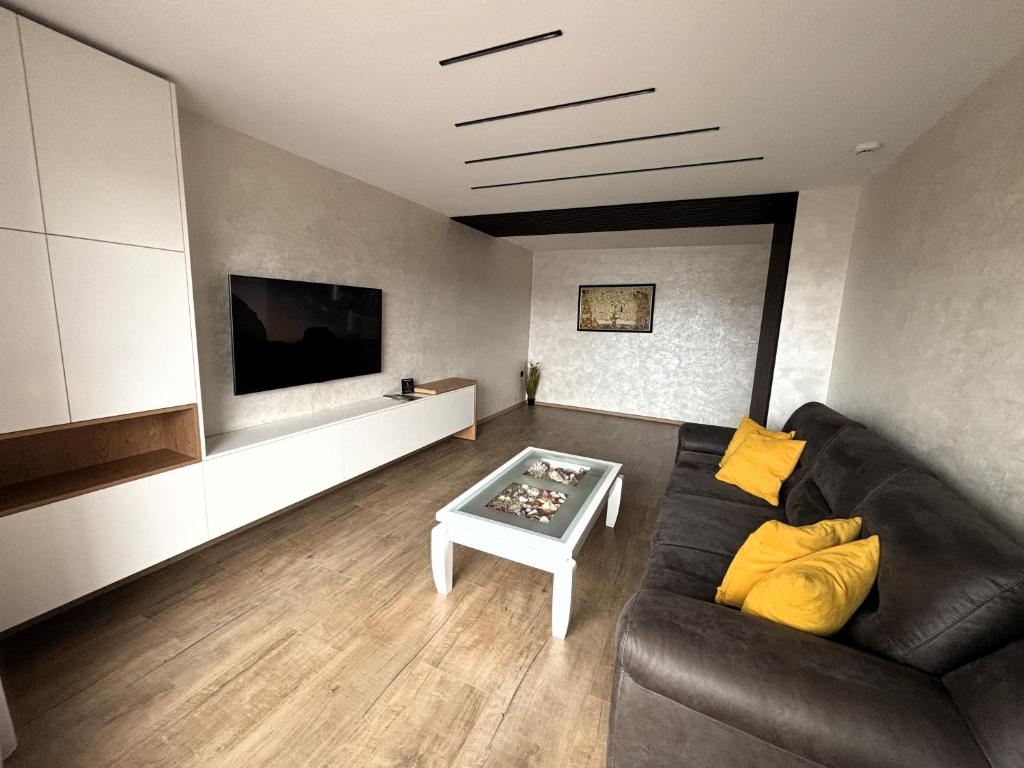 Apartment 122, Burgas