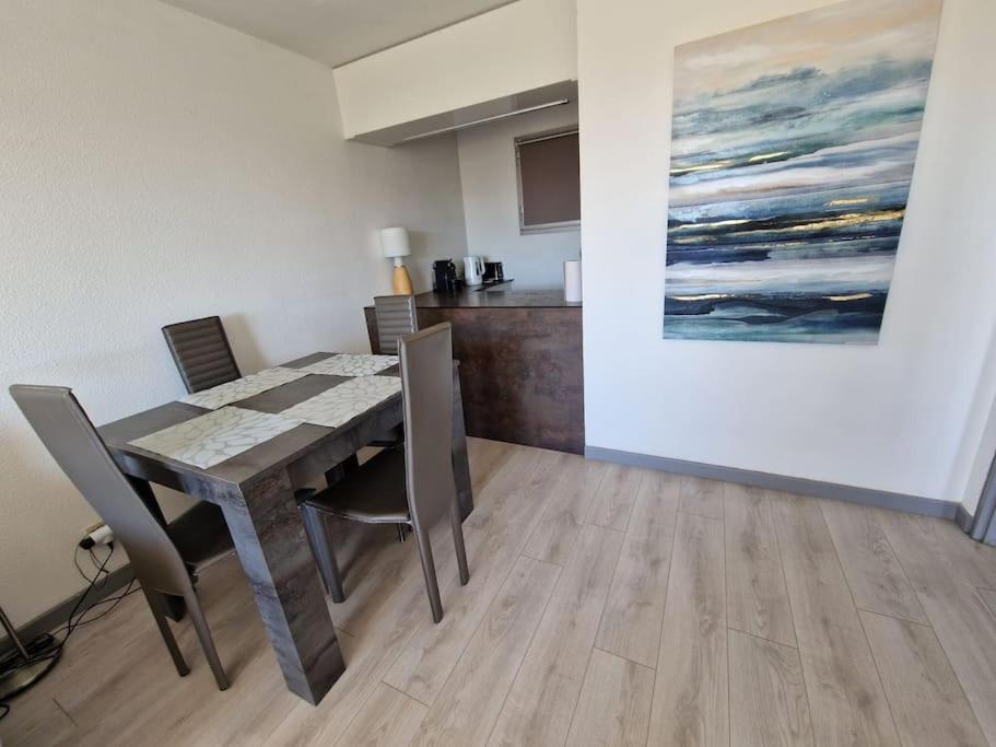 Cozy 1 Br with a seaview, AC, Pool and Parking - 5