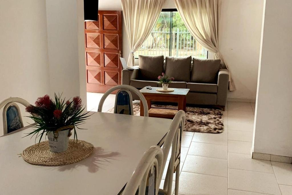 Casa en el centro de Pilar, Ñeembucú - 1