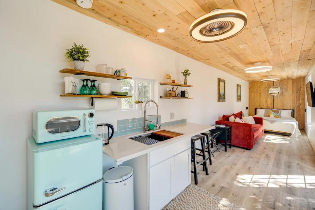 Modern Hill Country Container, Spicewood