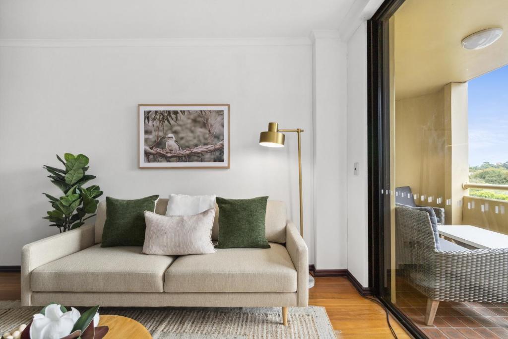 Bright & Spacious Surry Hills Apartment, Sydney
