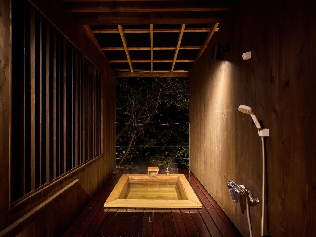 Hot spring bath