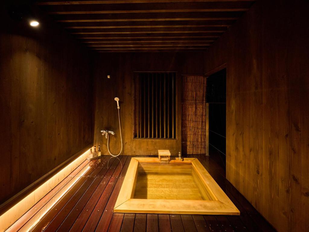 Hot spring bath