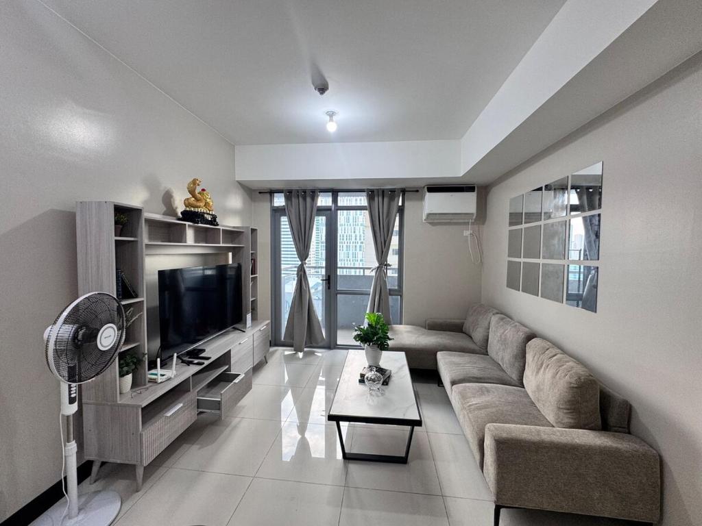 2 Bedroom with Balcony, Manila