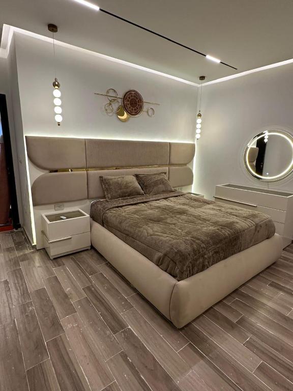 Wassal Compound in front of Madinatyah, Káhira