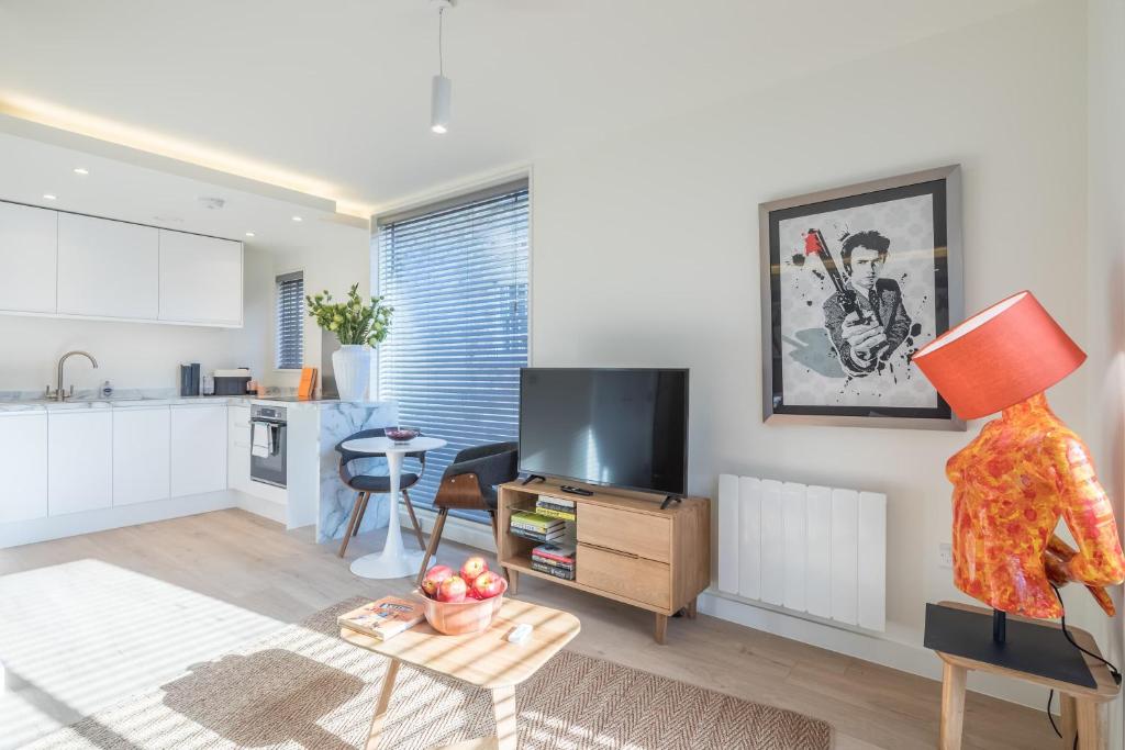 Fabulous Central Apt With Balcony & Parking, Cambridge