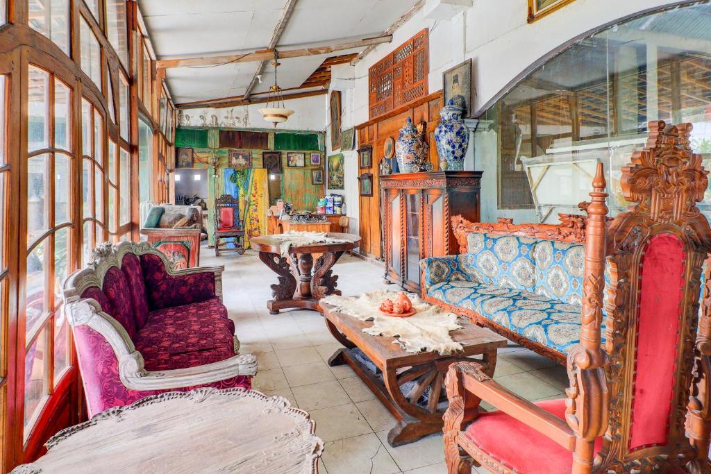 OYO 90363 Nira Guest House Sanur Bali 館内設備