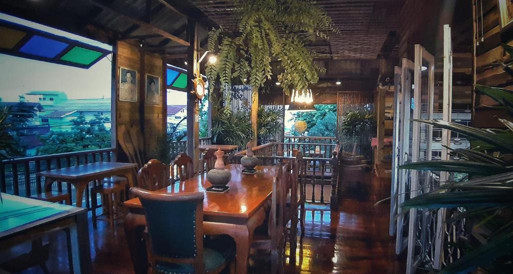 Shared lounge/TV area