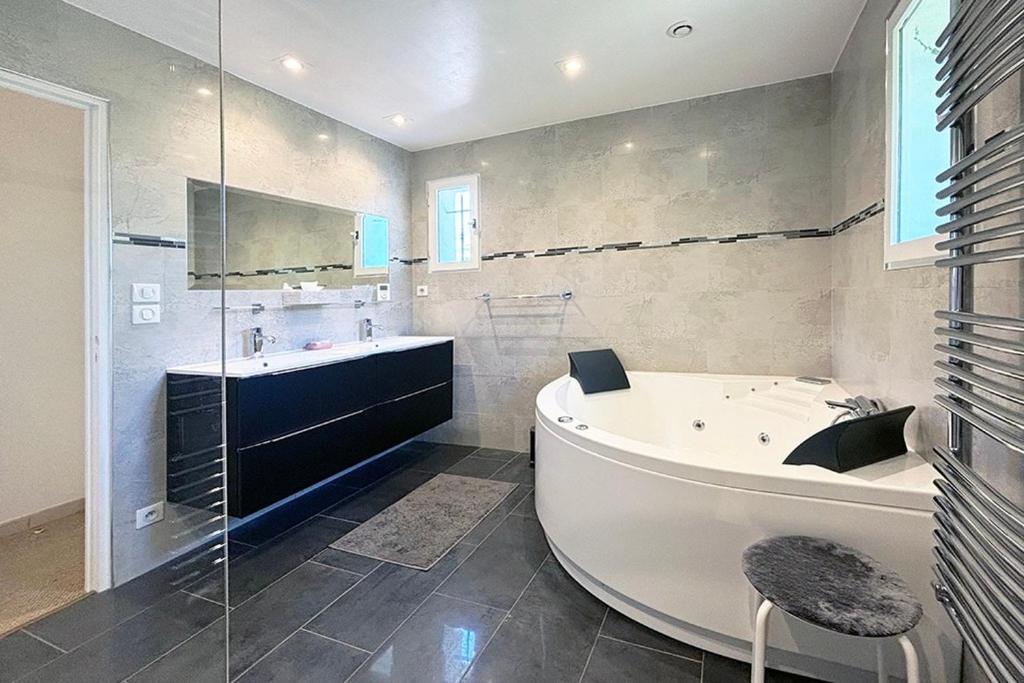 VILLA CHEZ-NOUS C'est chez vous, piscine, plages et golfs - 3