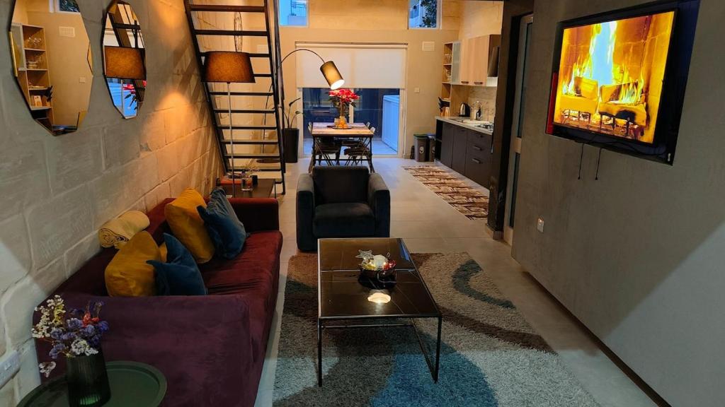 Sliema Strand Stylish Loft apartment by the Sea, Sliema