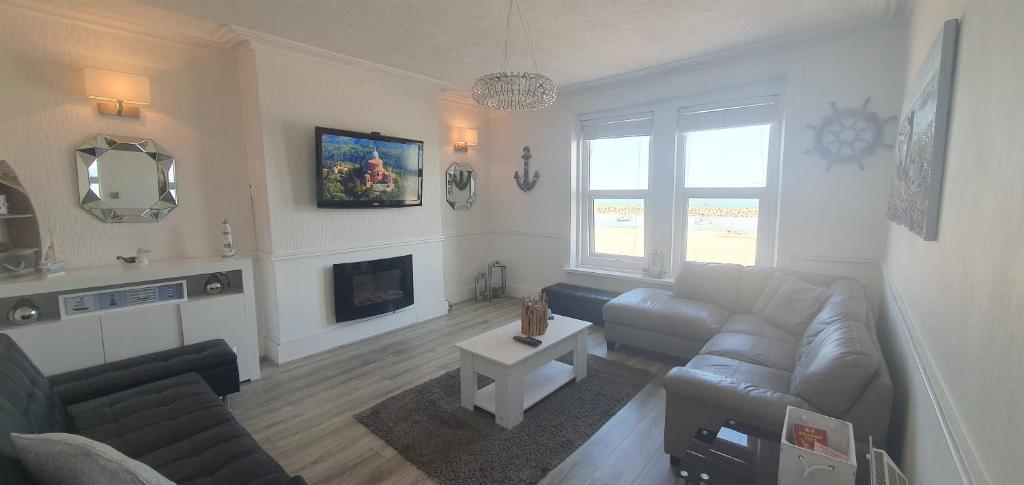 3 Harbour Views, Rhôs-on-Sea