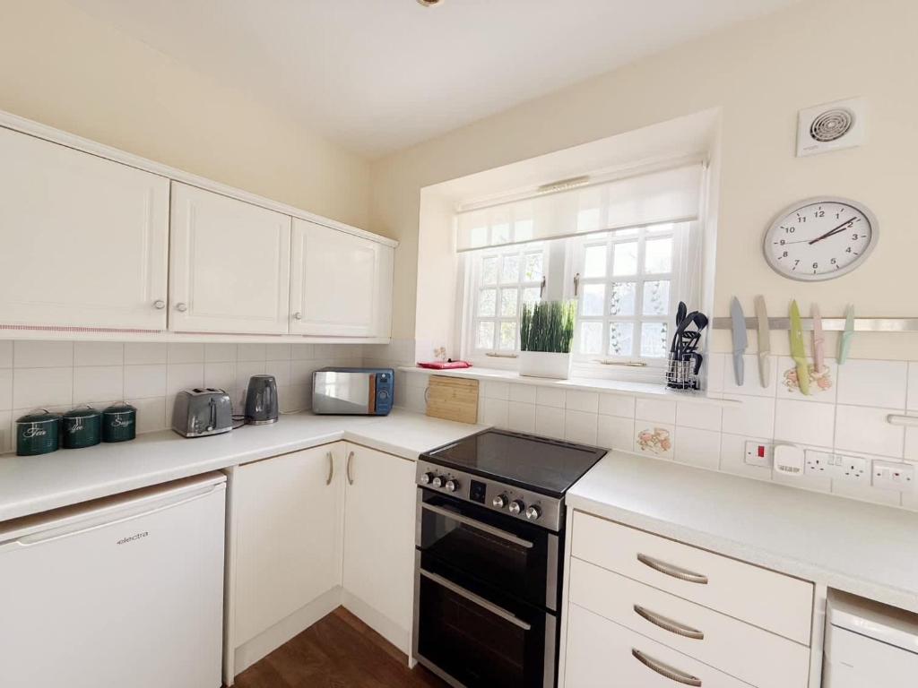 Cosy 1-Bedroom Cottage next to Combe Lodge photo 5