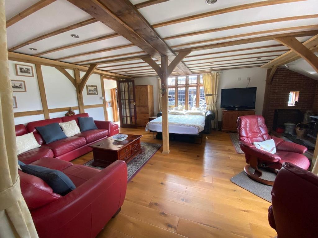 The Olde Dairy renovated barn, Buckinghamshire