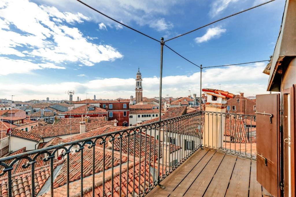 Best view in Venice! Charming apartment with private roof terrace, Benátky