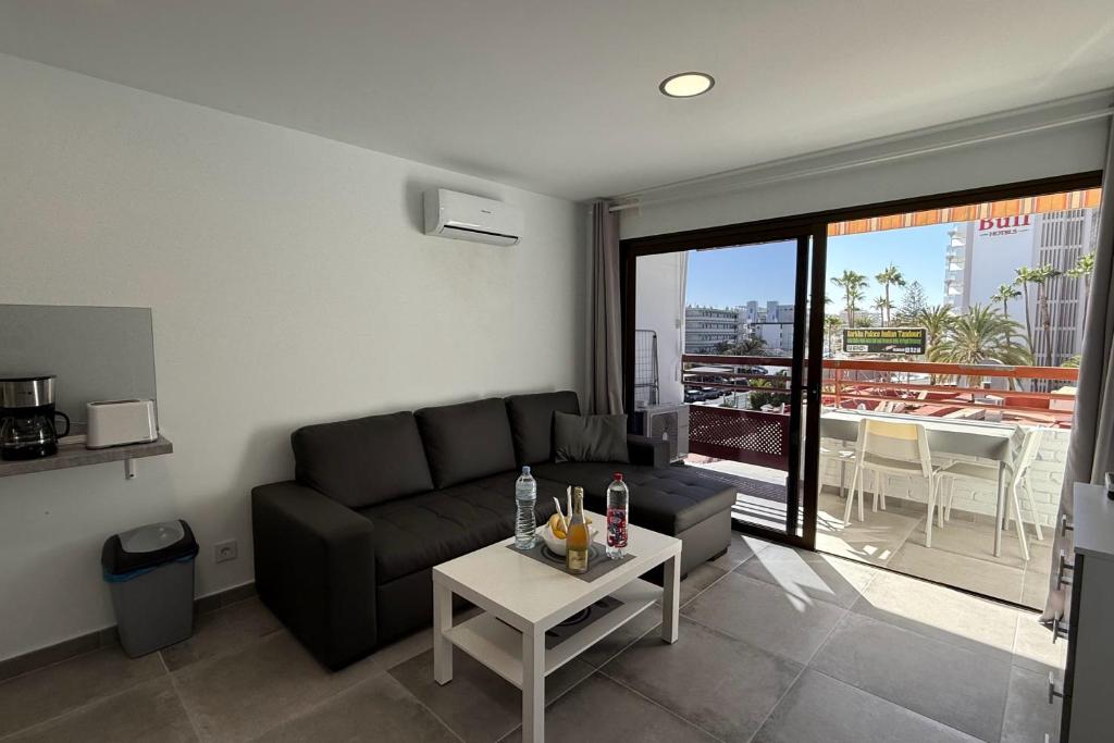 Apartamentos Danubio, Modernes Apartment mit Poolblick und seitlichem Meerblick, Wohnzimmer und 1 Schlafzimmer, 4 Etage, im Herzen von Playa del Inglés, Gran Canaria - 2