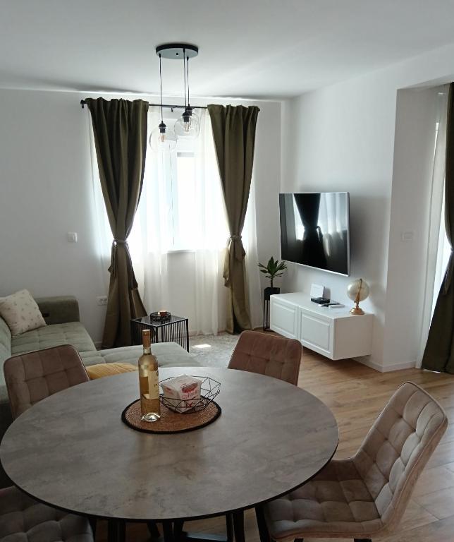 Apartman V, Trogir