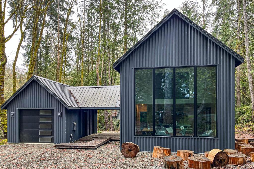 Timbers & Tides, Shelton