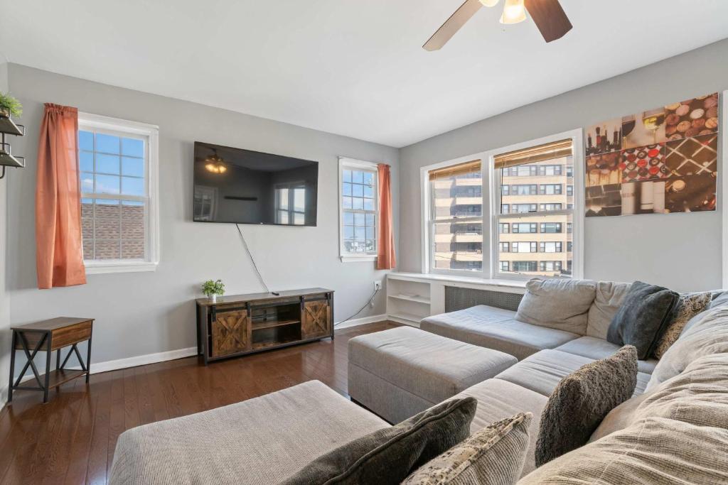 Escape to Raleigh Ave 3 Steps from the Beach, Atlantic City