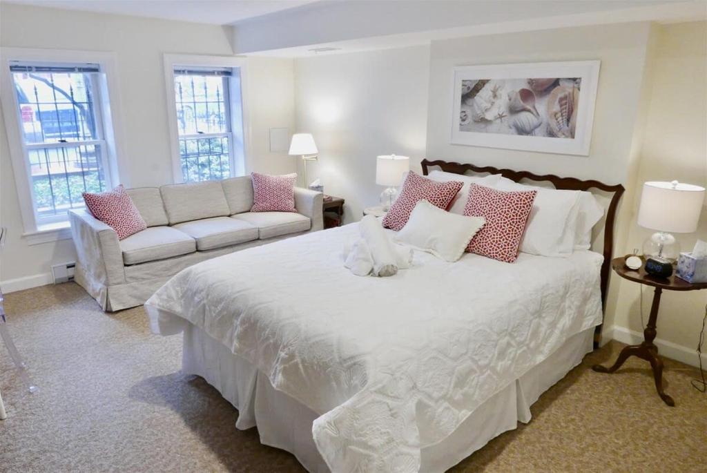 Incredible Location steps from 14th, Washington