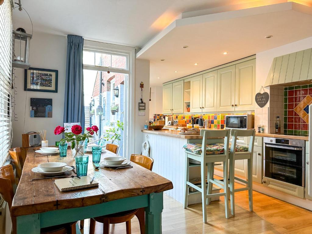 Cosy & Stylish 2 Bedroom City Centre Oasis - FREE Secure Parking, Canterbury