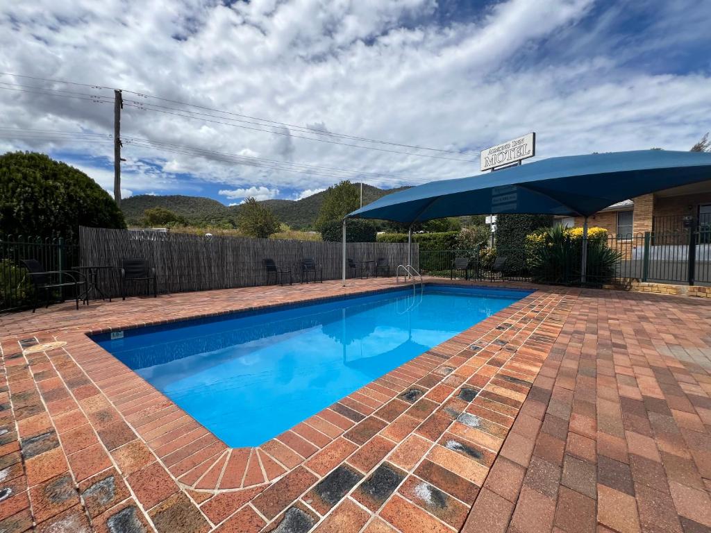 Almond Inn 수영장 시설