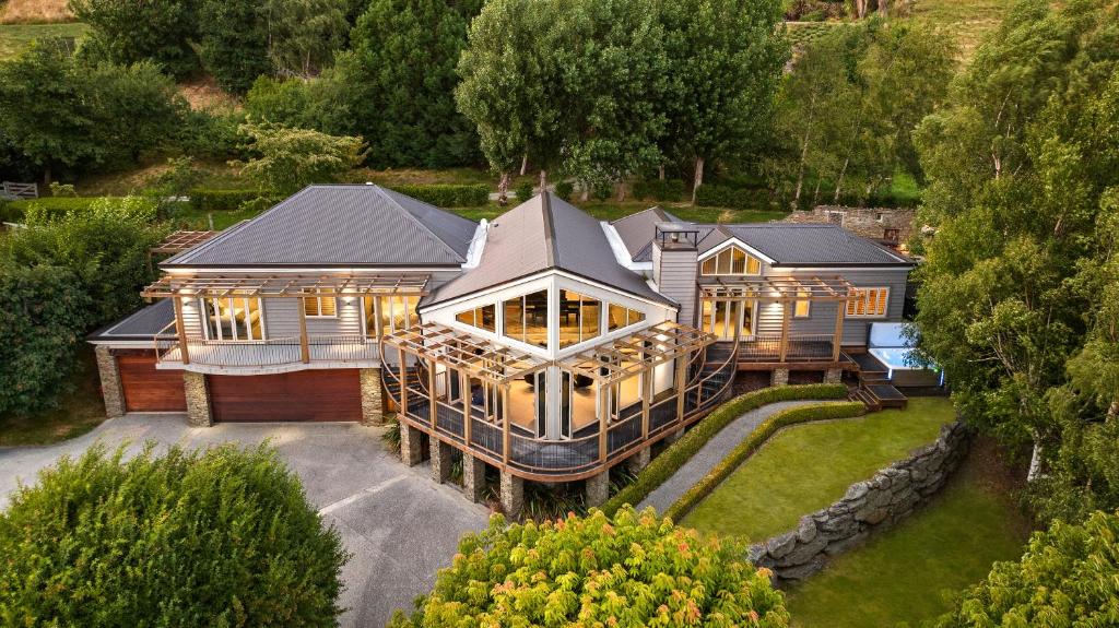Pinnacle Villa by MajorDomo, Queenstown