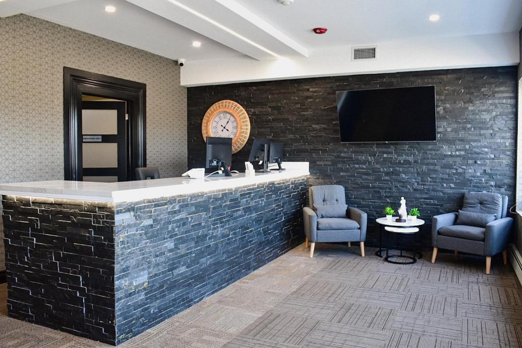 Big Bird Inn Wawa, SureStay Collection by Best Western フロント・ロビー