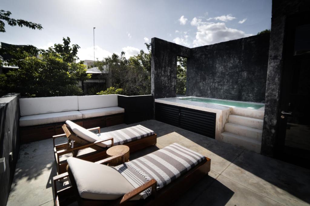 Design Luxury Duo Villas, 24 Pax, 5 Pools & 2 Rooftops, BBQ, Near Beach - 1