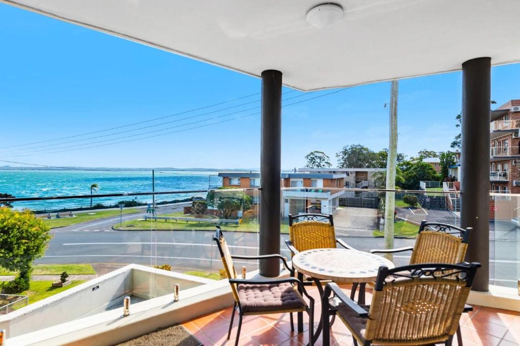 Bayview Towers 6, 15 Victoria Pde - stunning water views, Nelson Bay