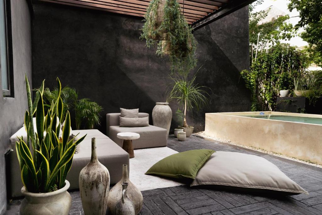 Design Luxury Duo Villas, 24 Pax, 5 Pools & 2 Rooftops, BBQ, Near Beach - 2