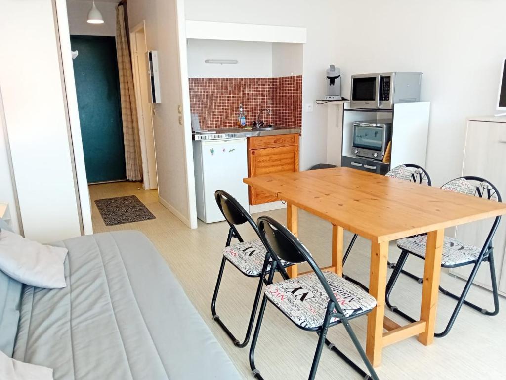 Studio avec terrasse et parking à deux pas des plages - FR-1-239-563 - 1