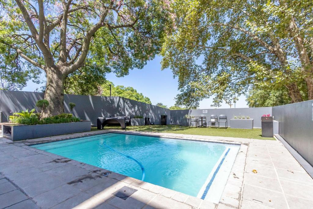 5 min from Mall, City Oasis with Pool, Fast Wifi, Parking, Cinema, Johannesburg