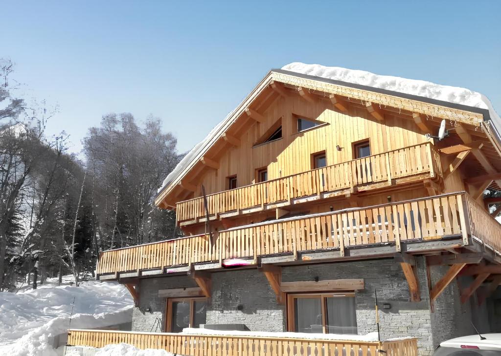 Chalet spacieux à Saint-Sorlin-d'Arves avec options de loisirs - 1