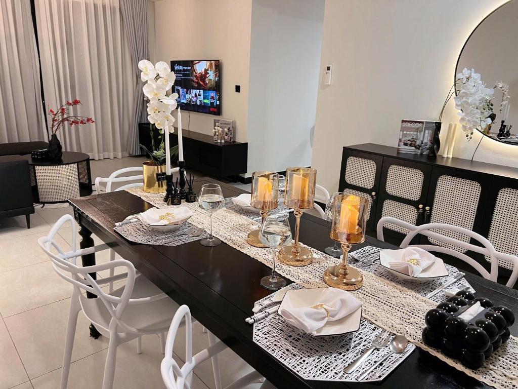 Luxury Delasol Studio- Free Infinity Pool- Near District 1- T-HOUSING