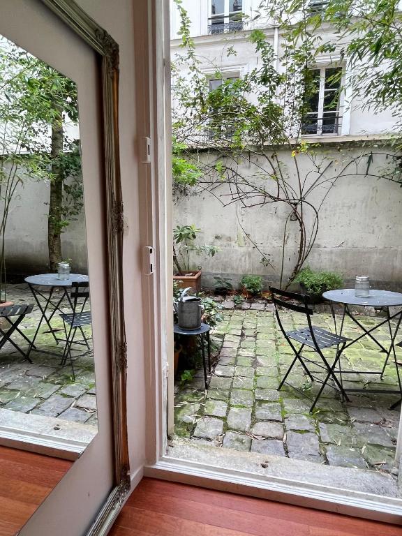 Chic neighborhood charming courtyard studio 7th - 5