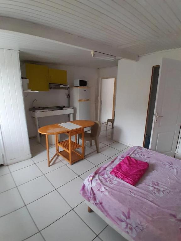 Studio confortable à Les Abymes, 12m², balcon agréable, Les Abymes