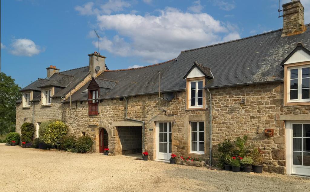 Clara, Clement & Nelle - Character Cottages, Jugon Les Lacs