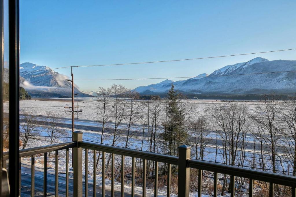 Cozy Retreat With Breath Taking Views 303, Juneau