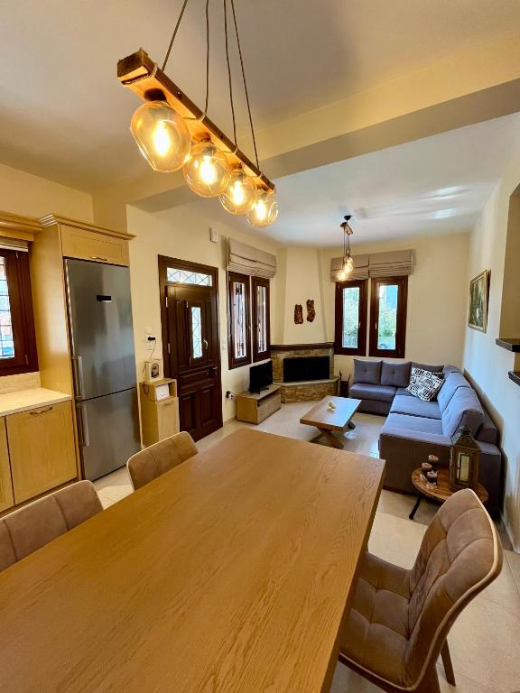 Reven Resort, Kato Gatzea