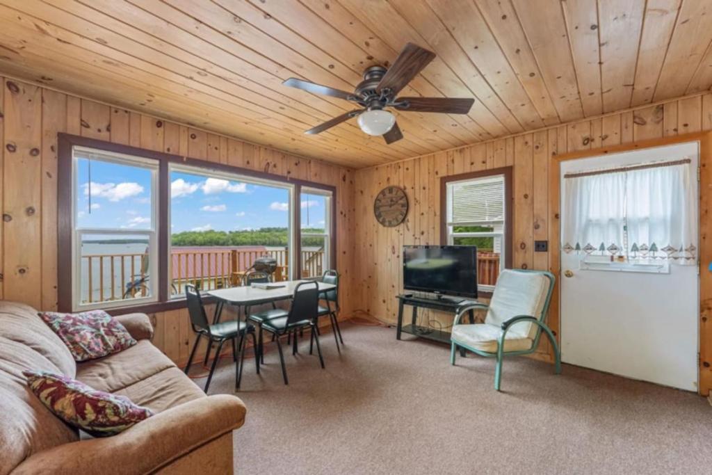 TB6 Thunder Bay Resort Cabin 6, Phelps