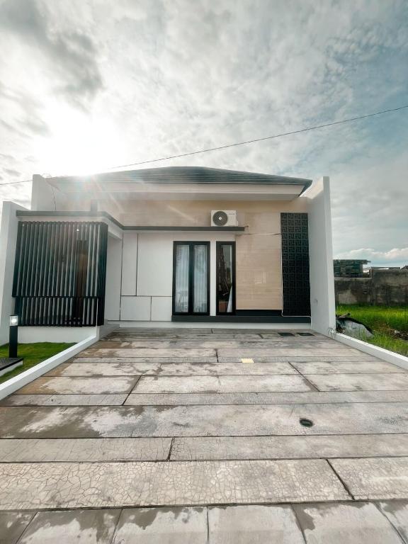 Villa Kamar Tamu Concat