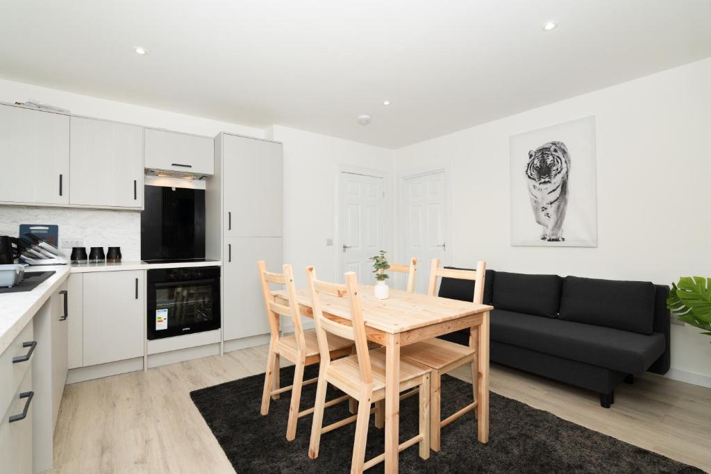 4 Bedrooms-2Bath-Free Parking, Dunipace