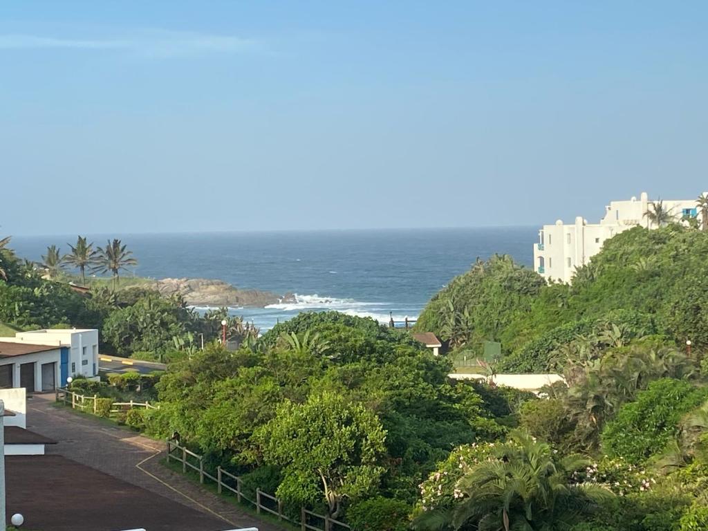 Santorini, Shakas Rock, Ballito Holiday, 3 bedroom, sleeps 6, 3rd floor apartment, Ballito