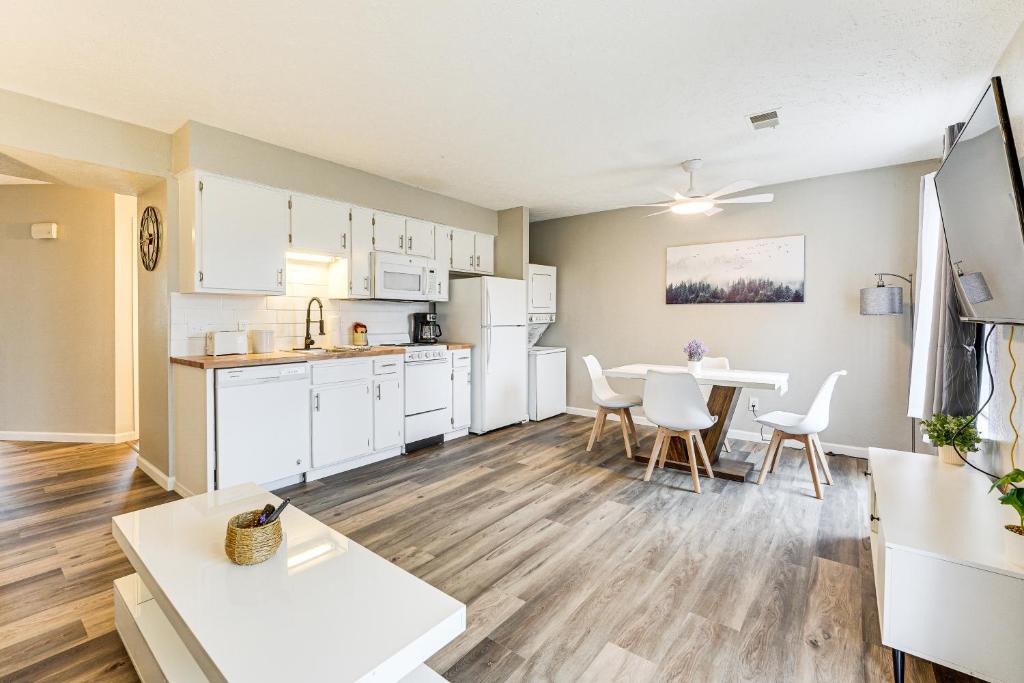 Near Attractions and Shows Branson Updated Condo, Branson