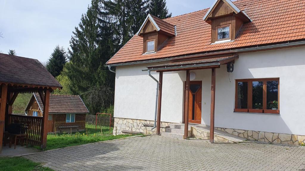 Chata Pohoda, Sklené