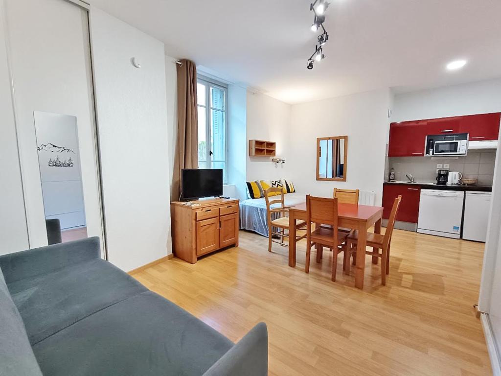 Frimousse, Studio, wifi, centre Luchon, casier à skis, ascenseur, 4 personnes - 2