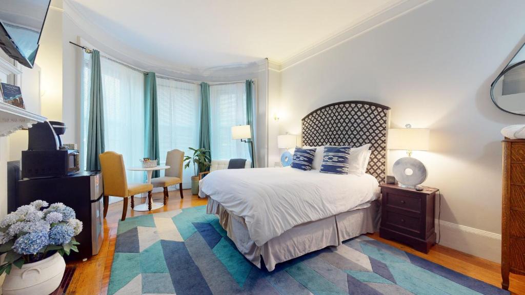 Walk To Fenway, Longwood Medical, Large Pvt Room, Brookline