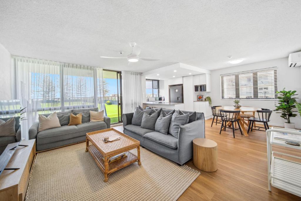 Alexandra Headland Beachfront Unit, Alexandra Headland