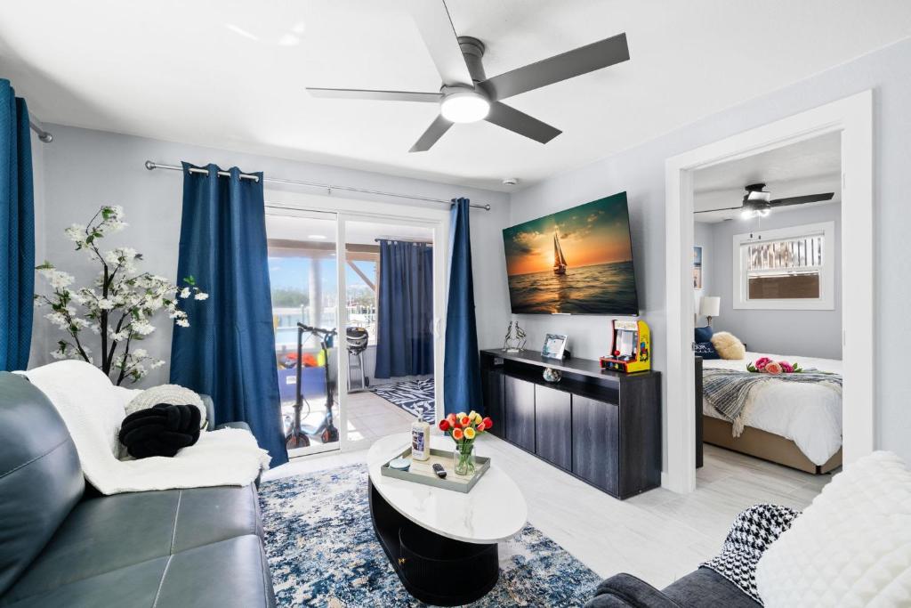 Manatee Key-Waterfront Minutes to Turtle Beach, Sarasota