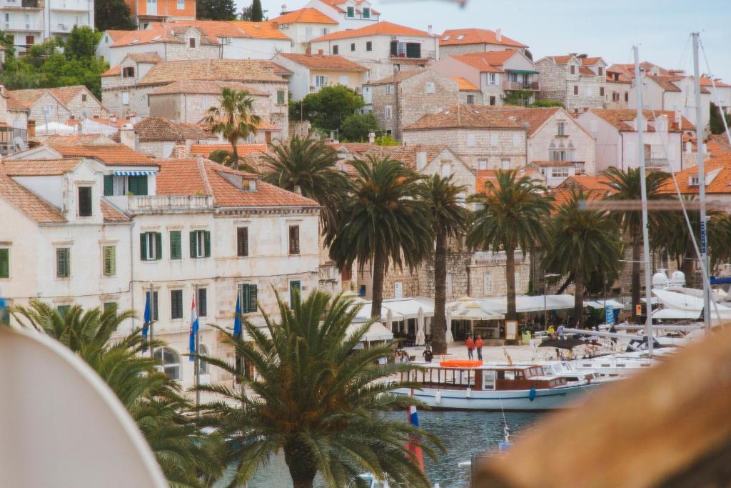 Facilities, Cheap Sleep Marinero in Hvar